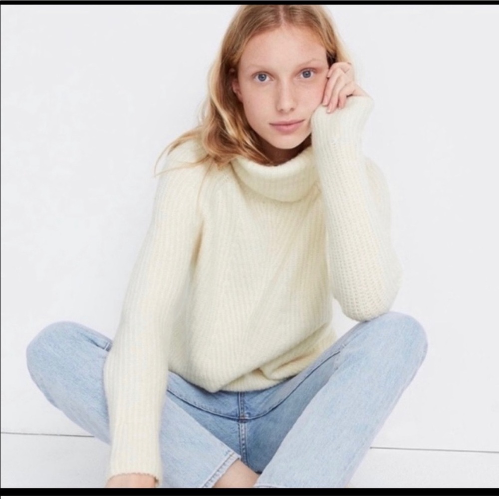 Madewell Mercer Turtleneck Sweater in Coziest Yarn in AF512